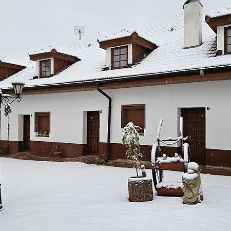 Zámecký penzion Rotunda Břeclav Exterior foto