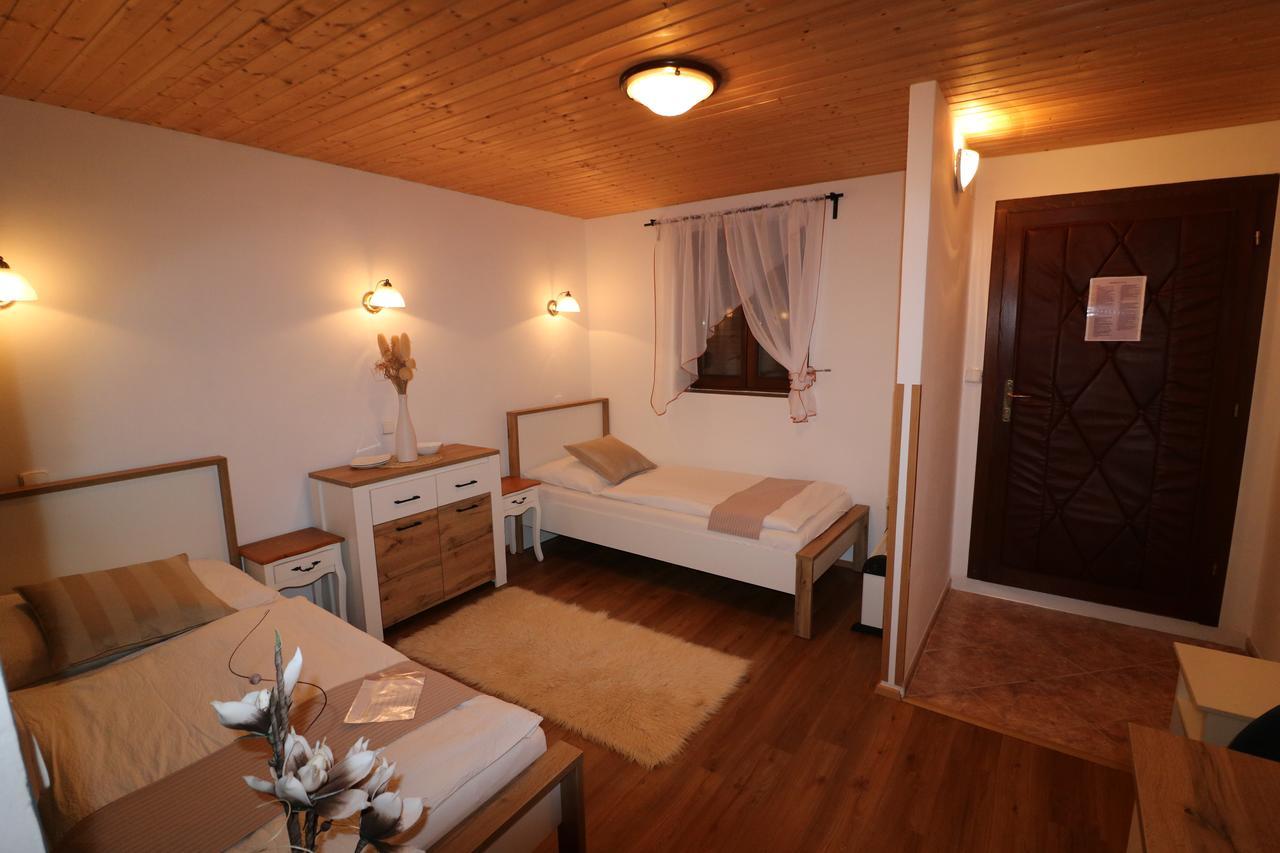 Zámecký penzion Rotunda Břeclav Exterior foto